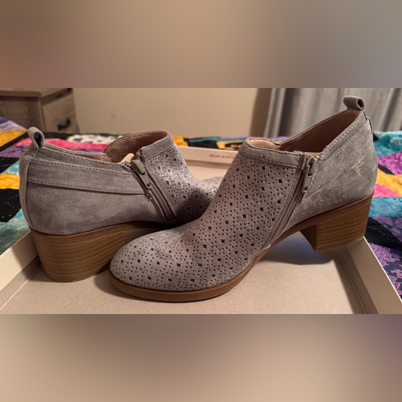 Sonoma heeled grey suede booties size 9 - Picture 3 of 6